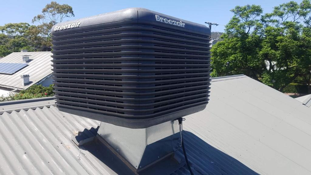 Una unidad de Breezair instalada en un tejado