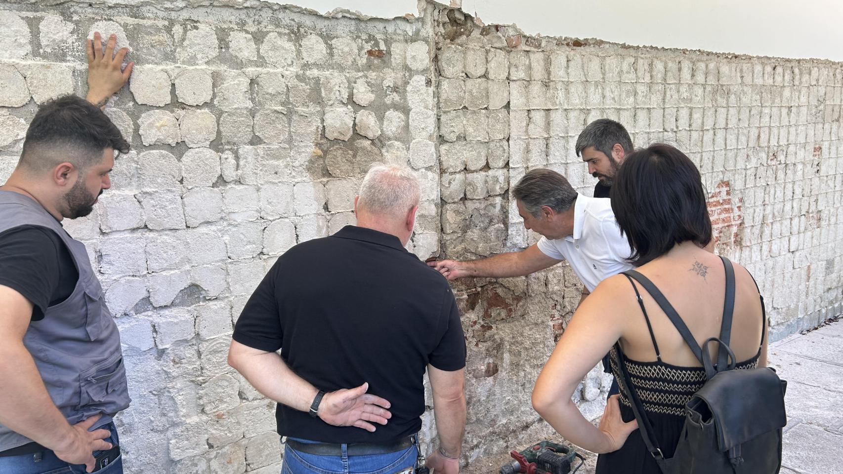 Comienzan los trabajos de limpieza del muro de la Basílica del Prado de Talavera.