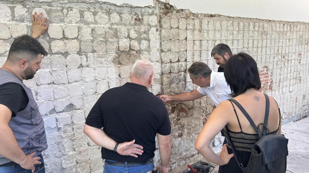 Comienzan los trabajos de limpieza del muro de la Basílica del Prado de Talavera.