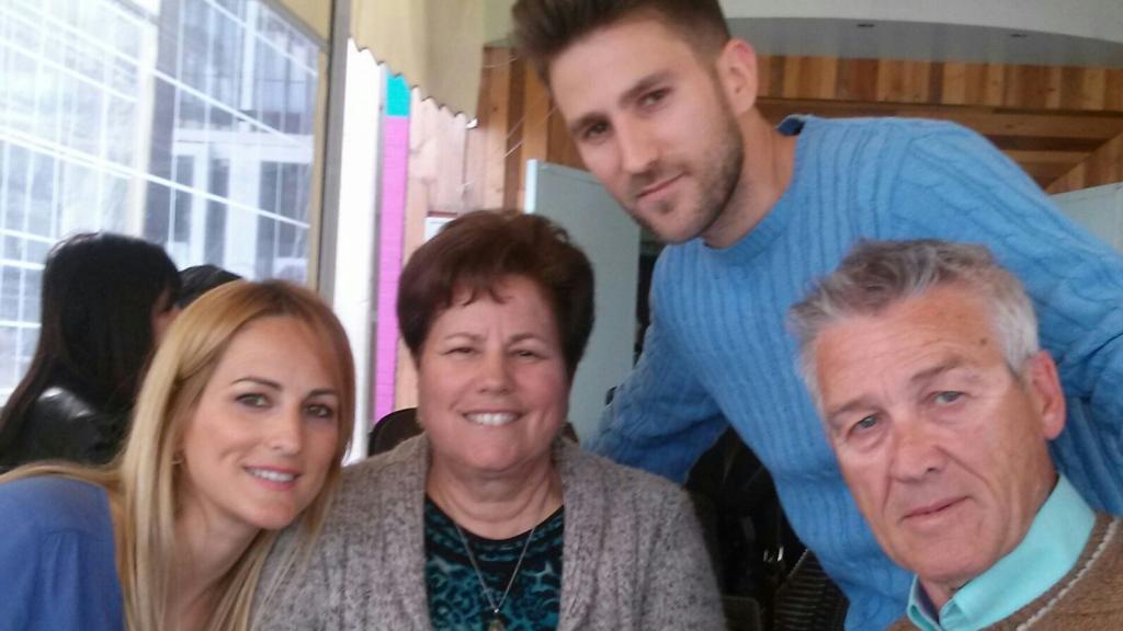 Rafael, abajo a la derecha, con su familia.