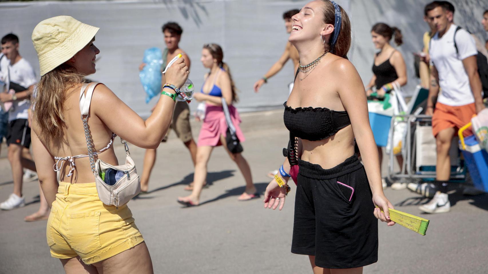 Jóvenes en el festival Arenal Sound de Burriana, este miércoles.