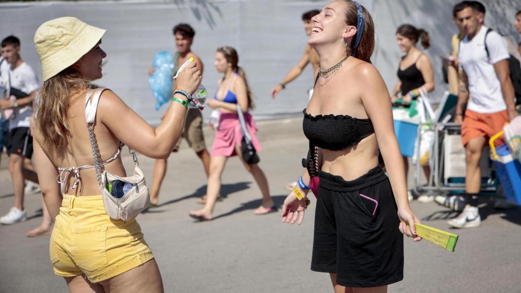 Jóvenes en el festival Arenal Sound de Burriana, este miércoles.