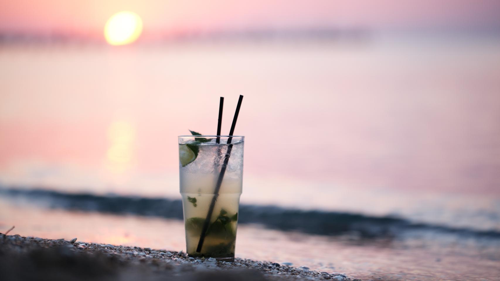 Mojitos ilegales: la Policía intercepta un camión con bebidas que una familia vendía en Benidorm