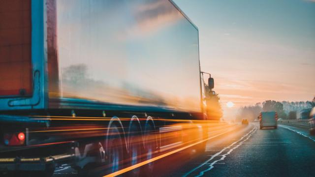 ¿Cómo descarbonizar el transporte pesado cuando la electrificación no es suficiente?