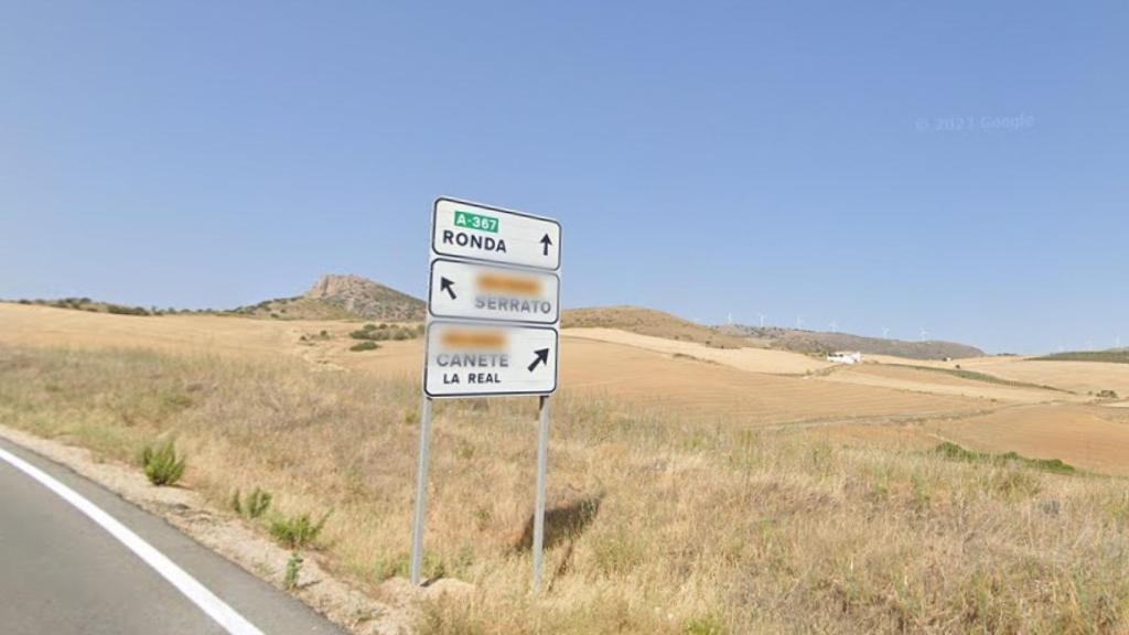 Cartel en la carretera donde ocurrió el suceso.