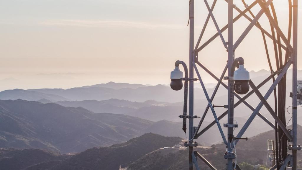 Las cámaras de vigilancia en una torre.