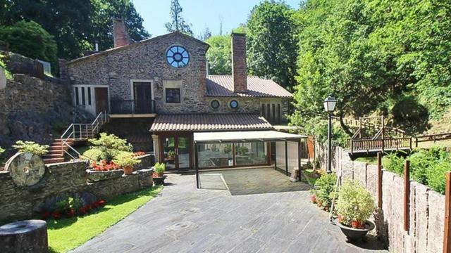 A la venta un antiguo molino convertido en vivienda.
