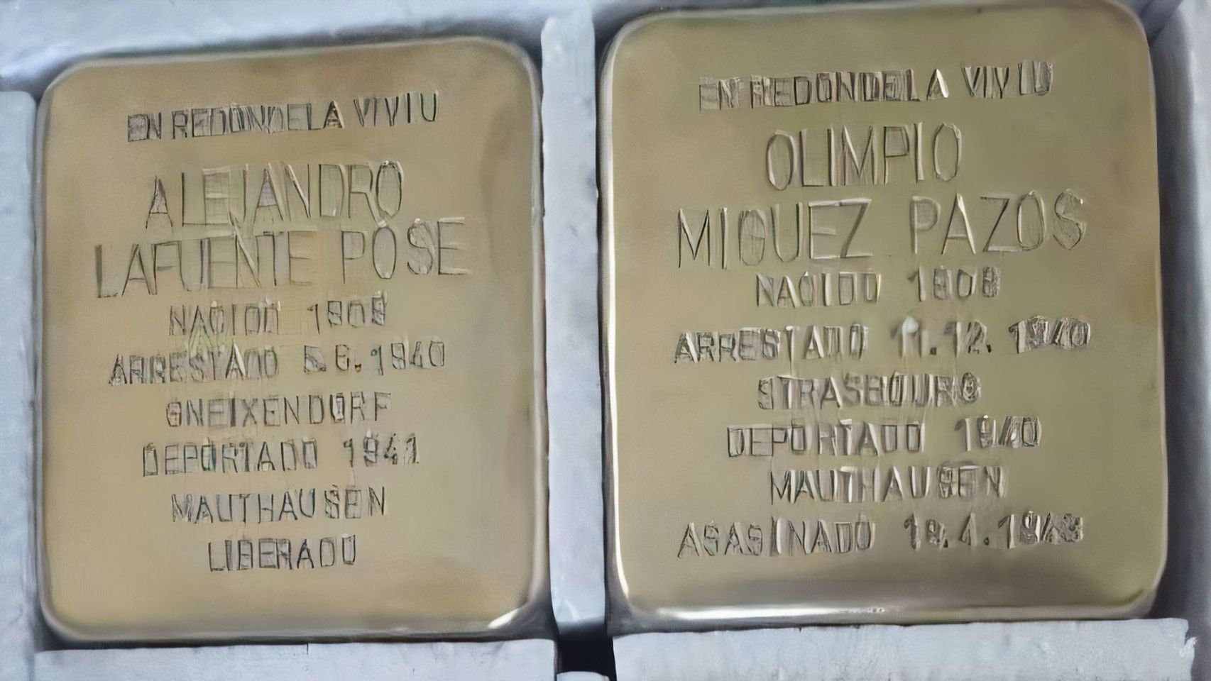 Adoquines de la memoria con los nombres de los redondelanos deportados.
