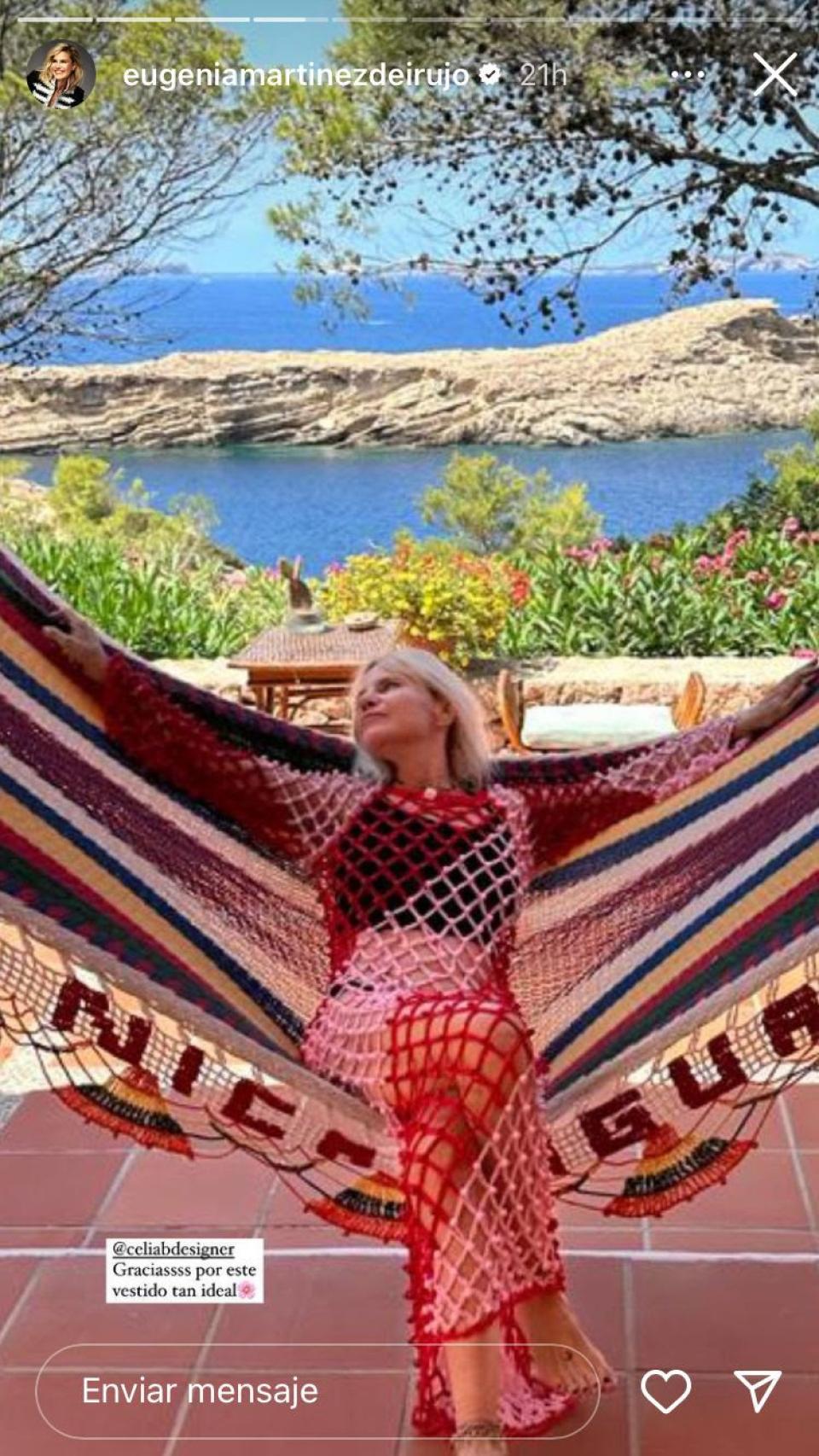 Eugenia Martínez de Irujo posando con su vestido en redes.