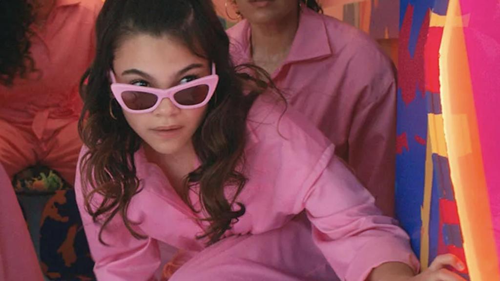 Sasha (Ariana Greenblatt) en 'Barbie'.