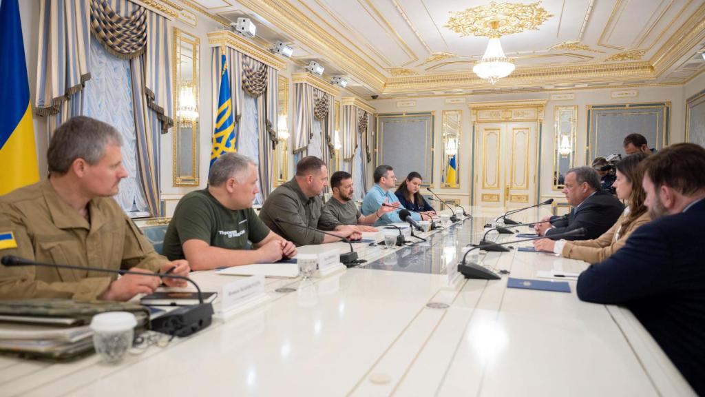 La visita del candidato republicano a la presidencia de EE. UU. y exgobernador de Nueva Jersey, Chris Christie, a Kiev
