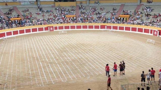La Plaza de Toros de Íscar antes de comenzar con La Cagada del Manso el año pasado