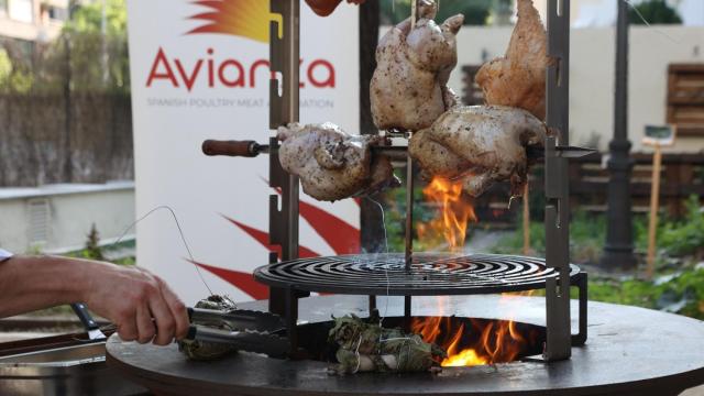 Pollo asado al gintonic, una receta para triunfar en tus barbacoas