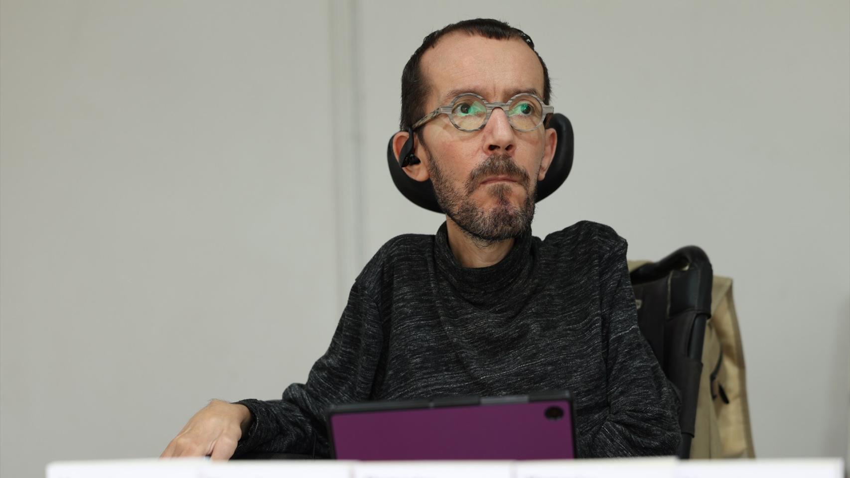 El exportavoz de Podemos en el Congreso de los Diputados, Pablo Echenique, durante una firma de libros en mayo.