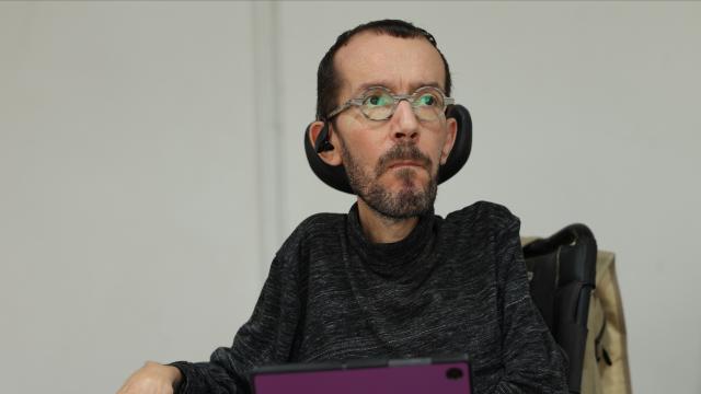 El exportavoz de Podemos en el Congreso de los Diputados, Pablo Echenique, durante una firma de libros en mayo.
