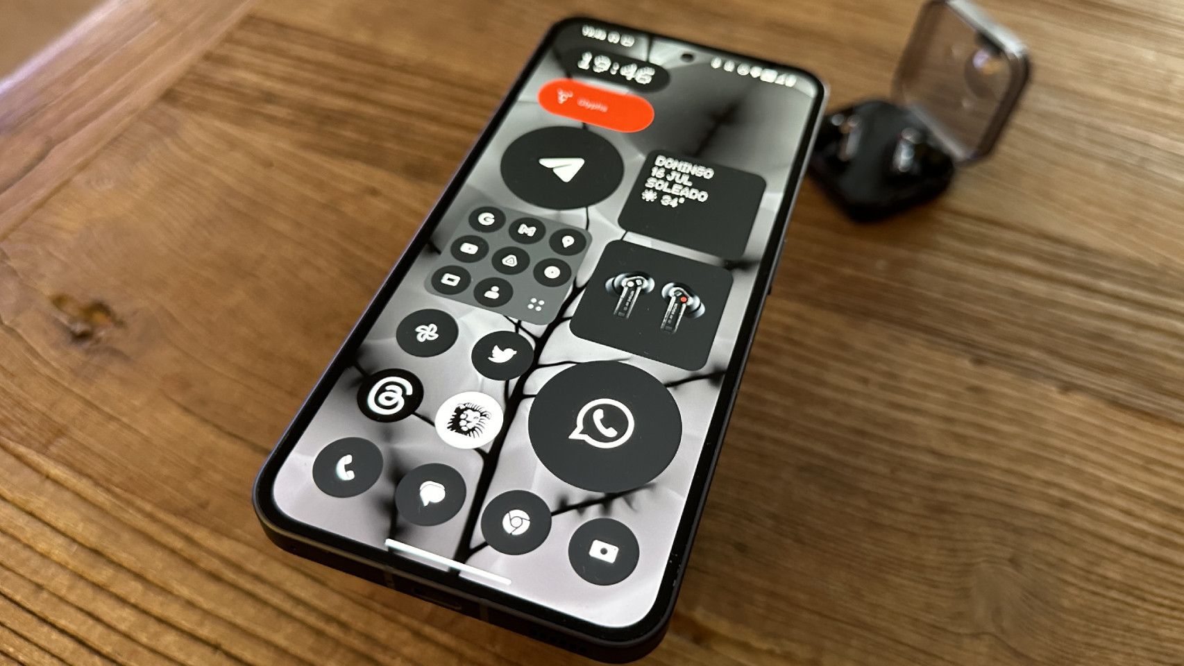 Nothing Phone (2)