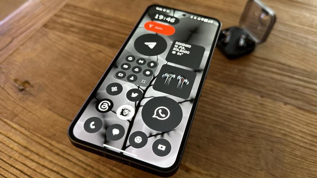 Nothing Phone (2)