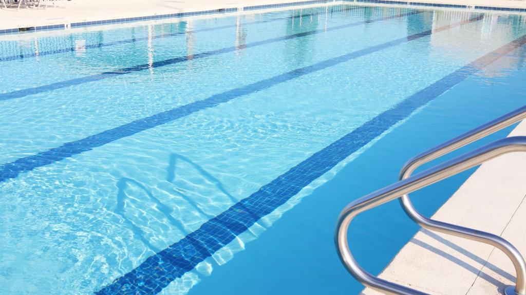 ¿Puedo usar mi piscina comunitaria cuando quiera? La ley sobre zonas comunes responde