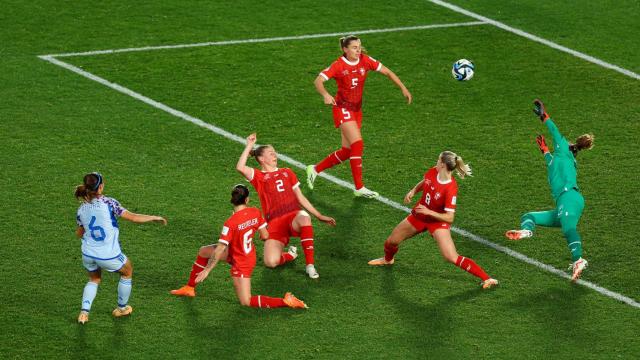 Aitana Bonamtí hace el 1-3 contra Suiza