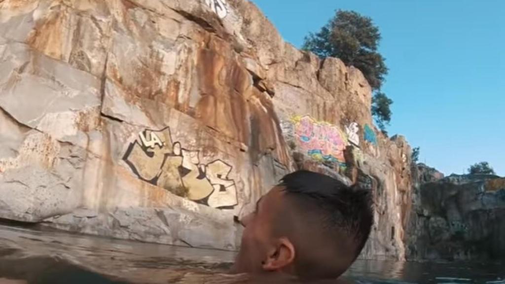 Un youtuber tras su salto en las canteras de Alpedrete.