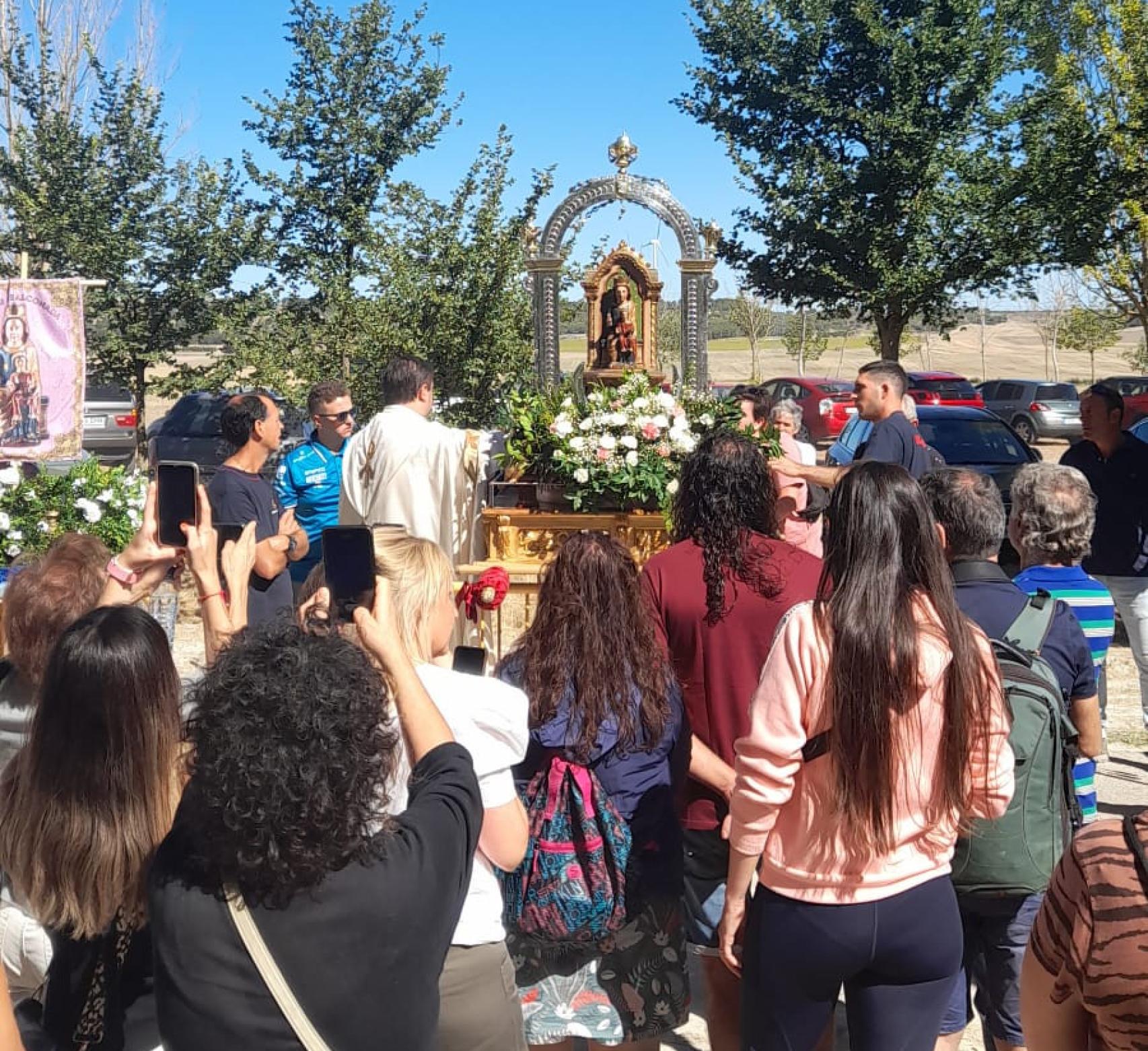 Procesión previa a la reinauguración del Monasterio de Ampudia