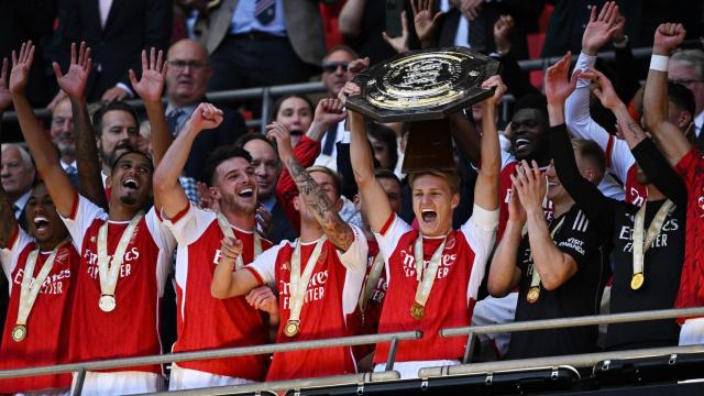 Odegaard levanta el título de campeón