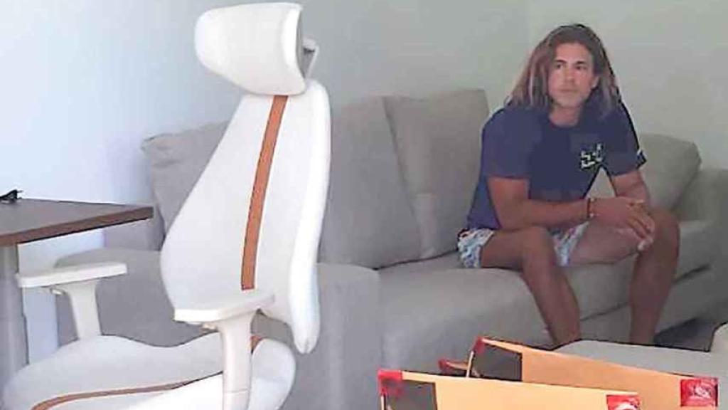 Daniel Sancho en su hotel de Tailandia, tras ser detenido, antes de trasladarlo a comisaría.