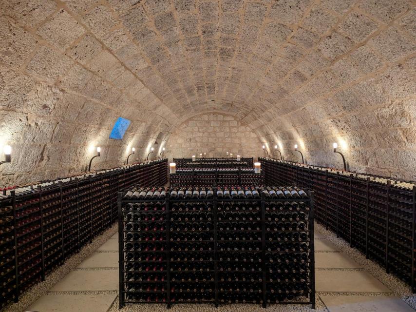 La imponente bodega de El Refectorio.