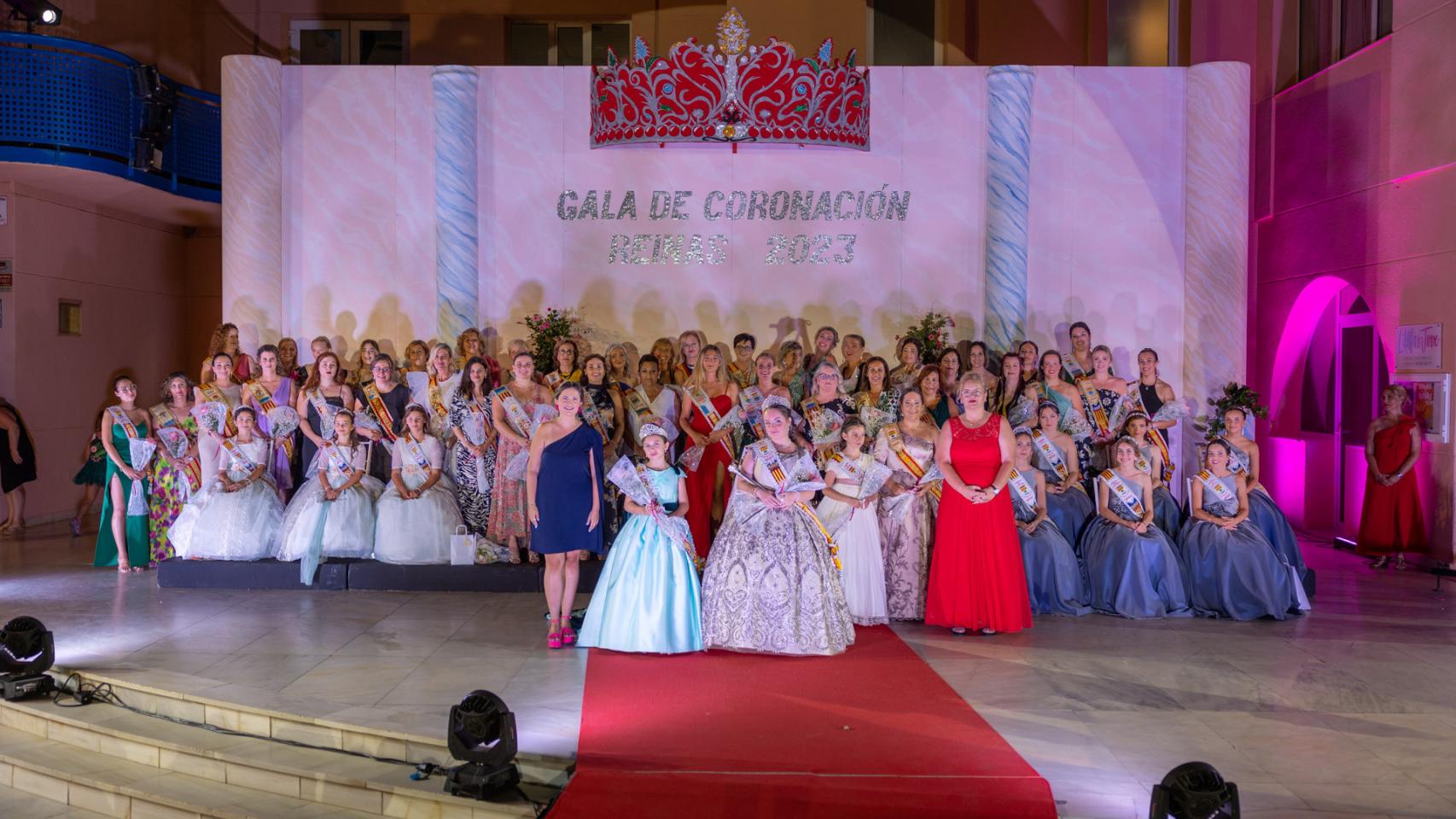 Acto de coronación de las reinas de las Fiestas de l'Alfàs.