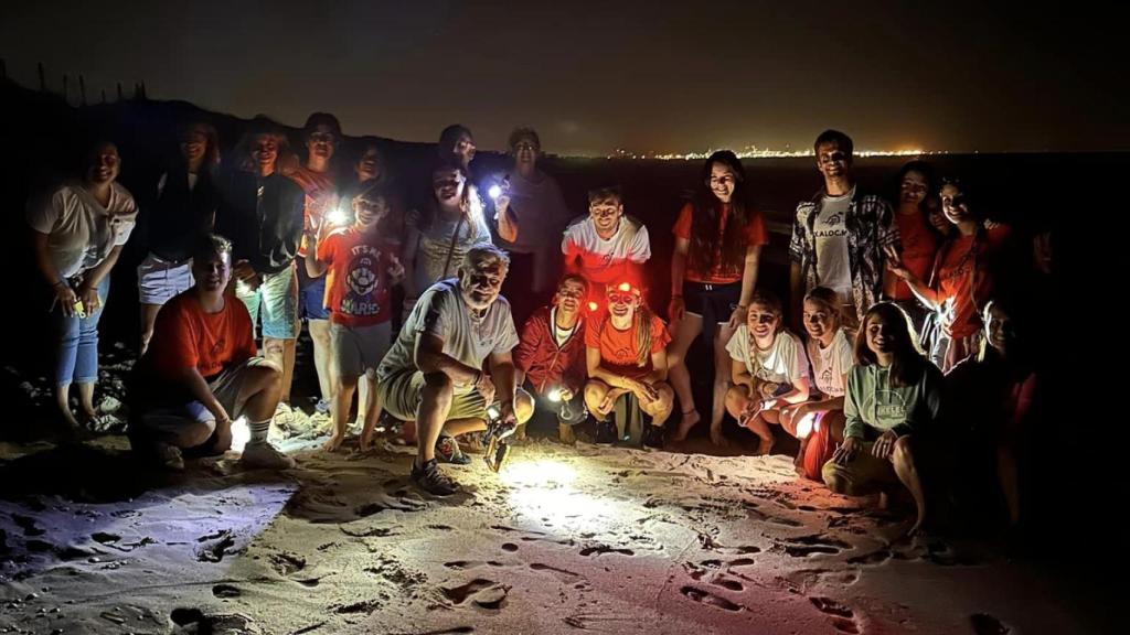 Más de 160 voluntarios de Xaloc han custodiado los huevos hasta el nacimiento.
