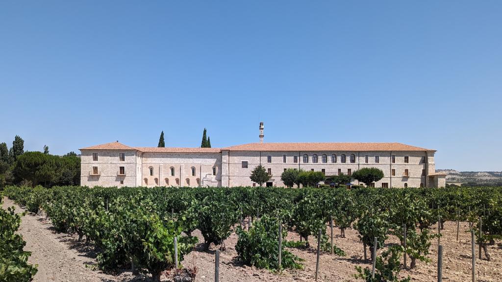 Abadía Retuerta: Un hotel de lujo en un antiguo monasterio con restaurante Michelin rodeado de viñedos