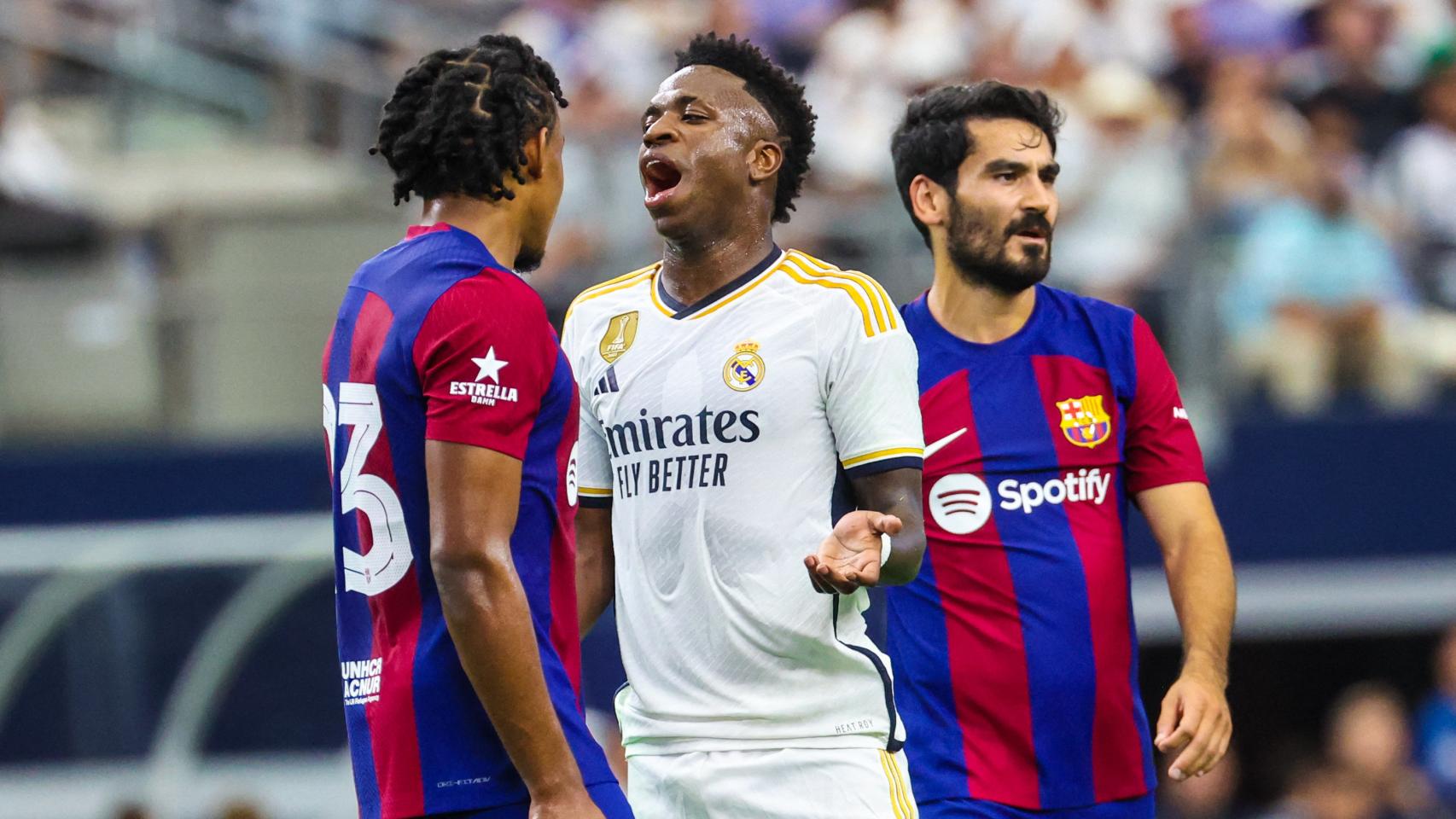 Vinicius y Koundé se encaran en El Clásico de esta pretemporada