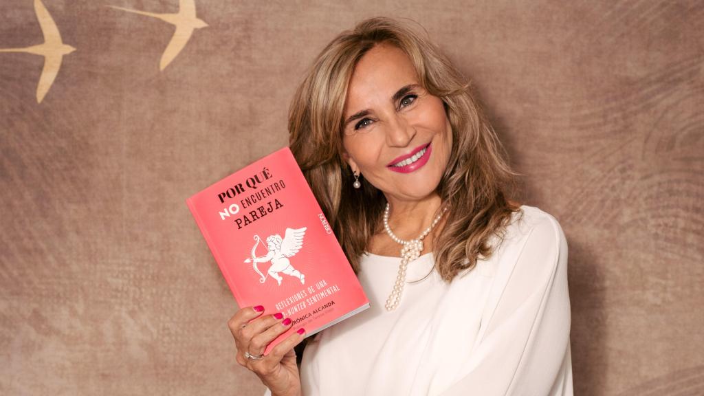 Verónica Alcanda,  con su libro '¿Por qué no encuentro pareja?'