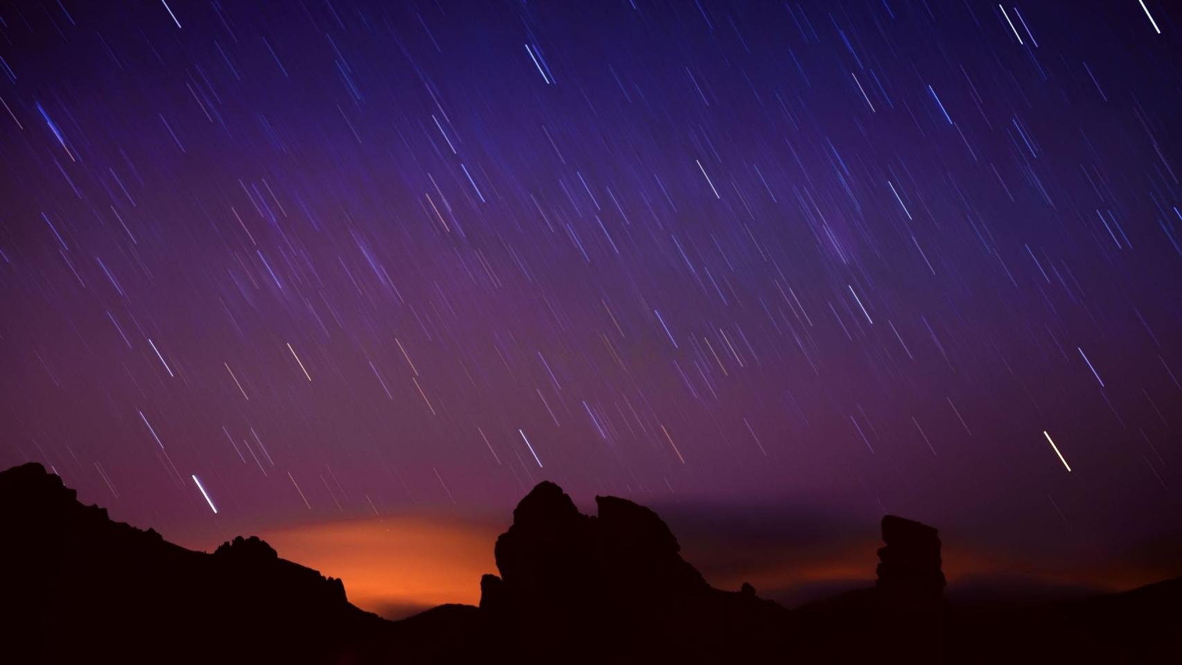 Imagen de archivo de una lluvia de estrellas.