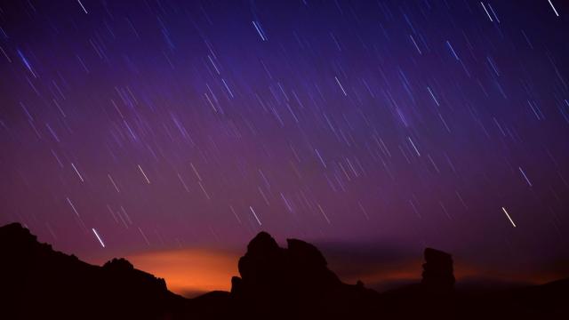 Imagen de archivo de una lluvia de estrellas.