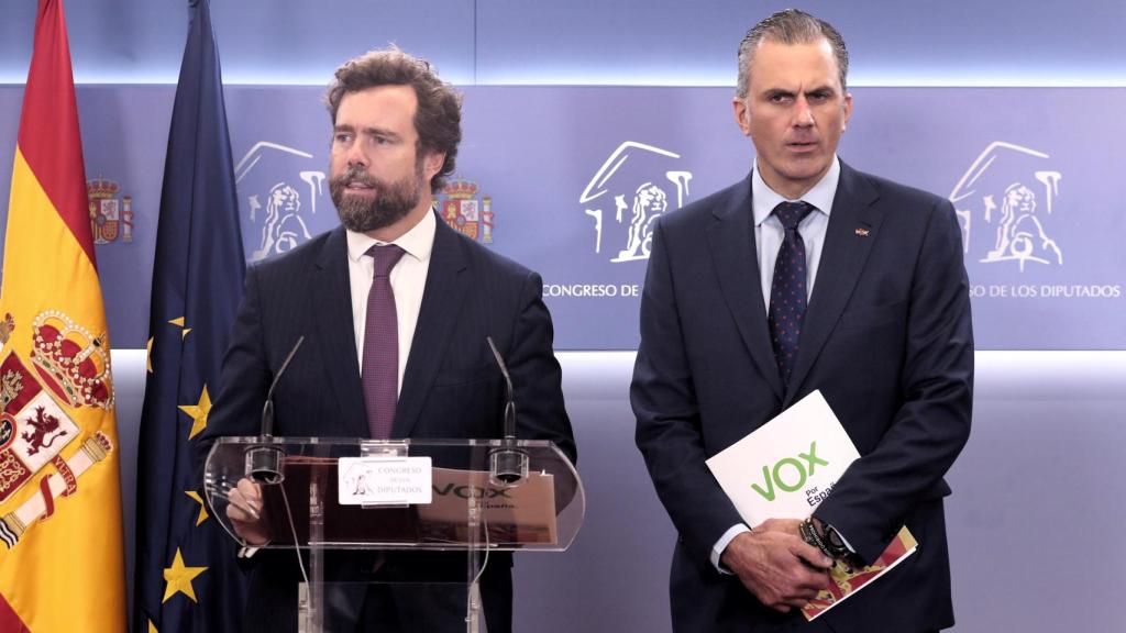 Espinosa de los Monteros (i) y Javier Ortega Smith (d) en el Congreso de los Diputados. Imagen de archivo.