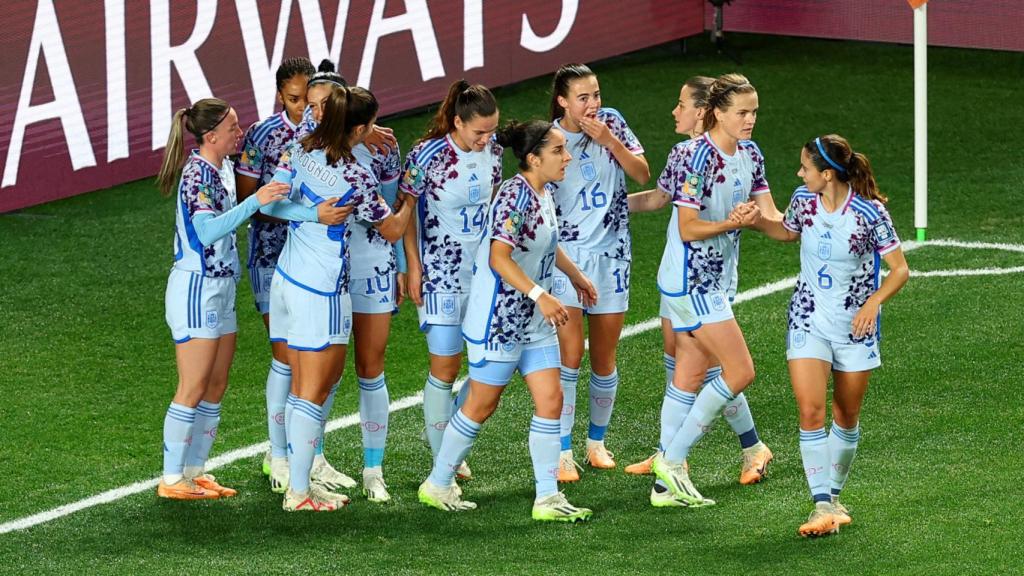 Las jugadoras de la selección española celebran un gol frente a Suiza.