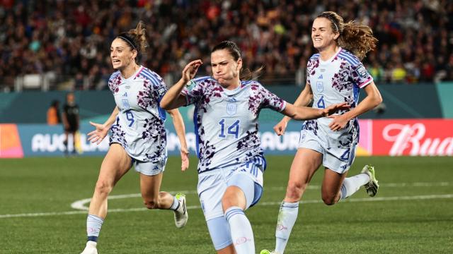 Las jugadoras de España celebran un gol contra Suiza.