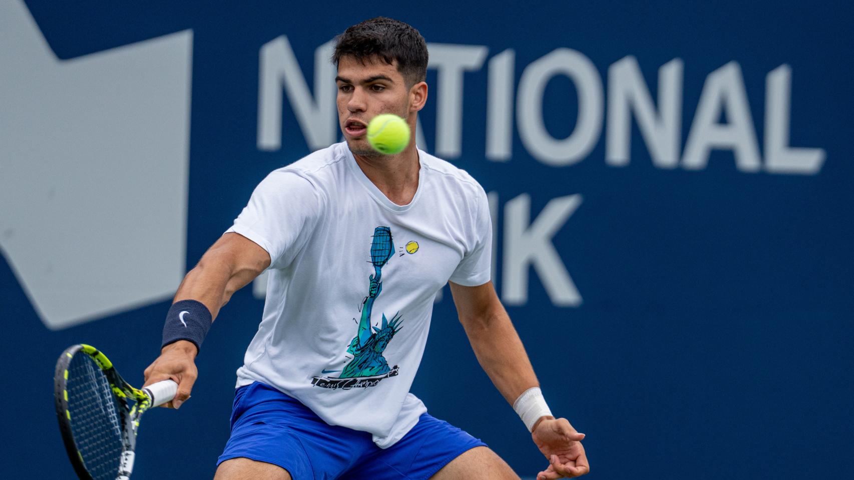Carlos Alcaraz entrena en la pista central del Abierto de Canadá