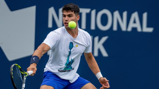 Carlos Alcaraz entrena en la pista central del Abierto de Canadá