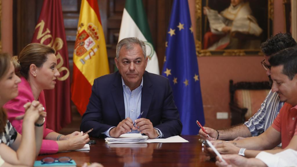 El alcalde de Sevilla, José Luis Sanz, durante reunión en una imagen de archivo.