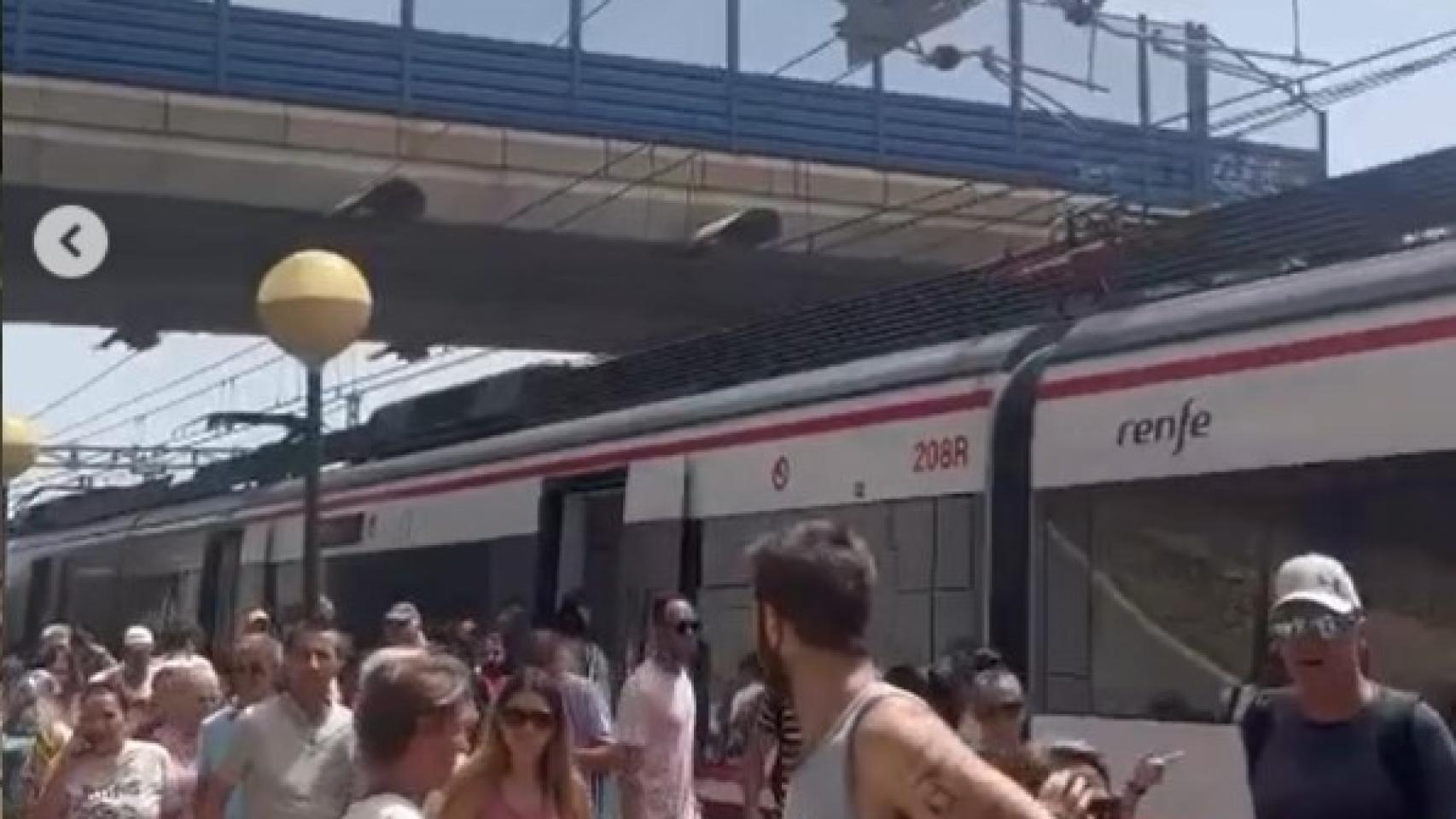 Los pasajeros del tren afectado.