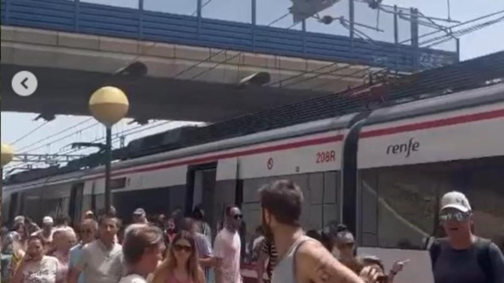Los pasajeros del tren afectado.