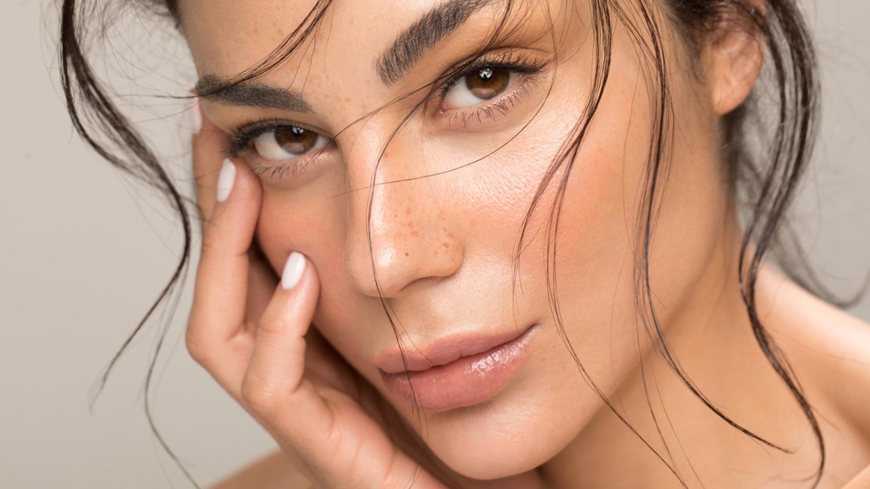 Di adiós a las canas en las cejas con estos tintes naturales que podrás hacer con café