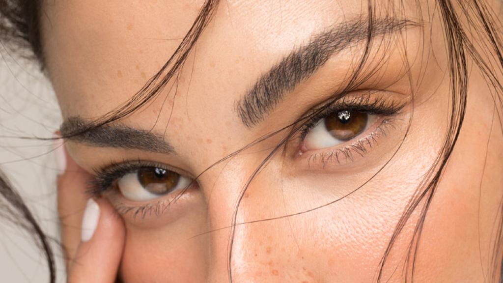 Di adiós a las canas en las cejas con estos tintes naturales que podrás hacer con café
