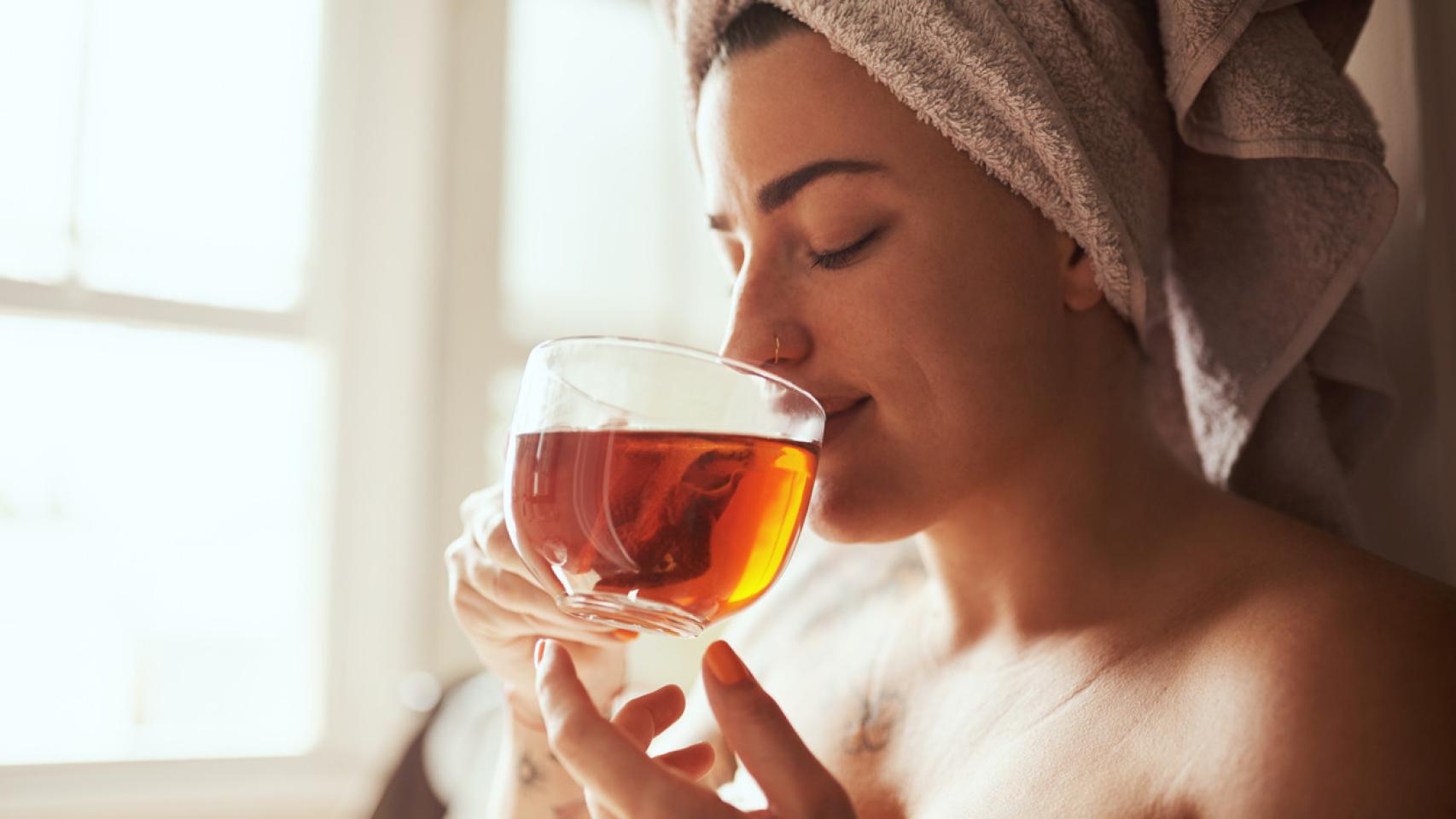 ¿Qué infusión necesito incluir en la cena para levantarme con la tripa plana?