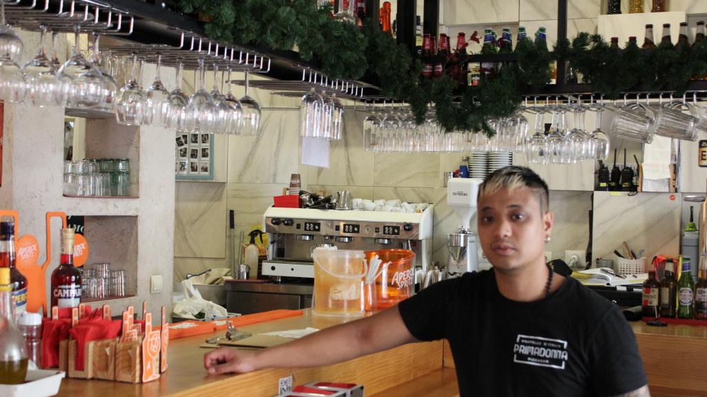 Lex (31 años), camarero en un restaurante de Argumosa.