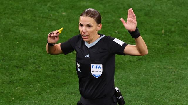 Stéphanie Frappart, durante un partido del Mundial femenino.