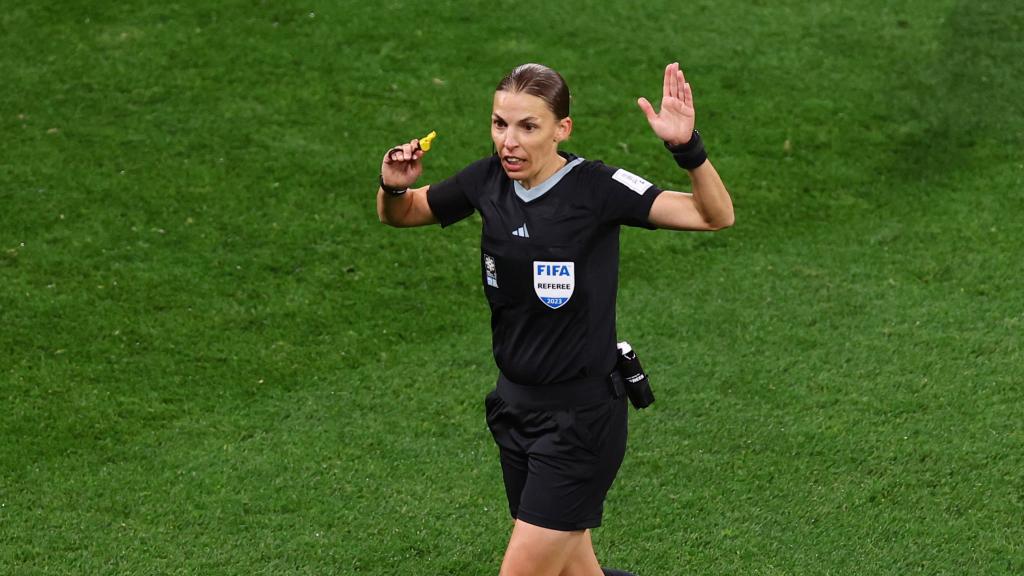 Stéphanie Frappart, durante un partido del Mundial femenino.