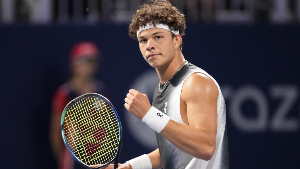 Ben Shelton celebra un punto en primera ronda del Masters 1000 de Toronto.